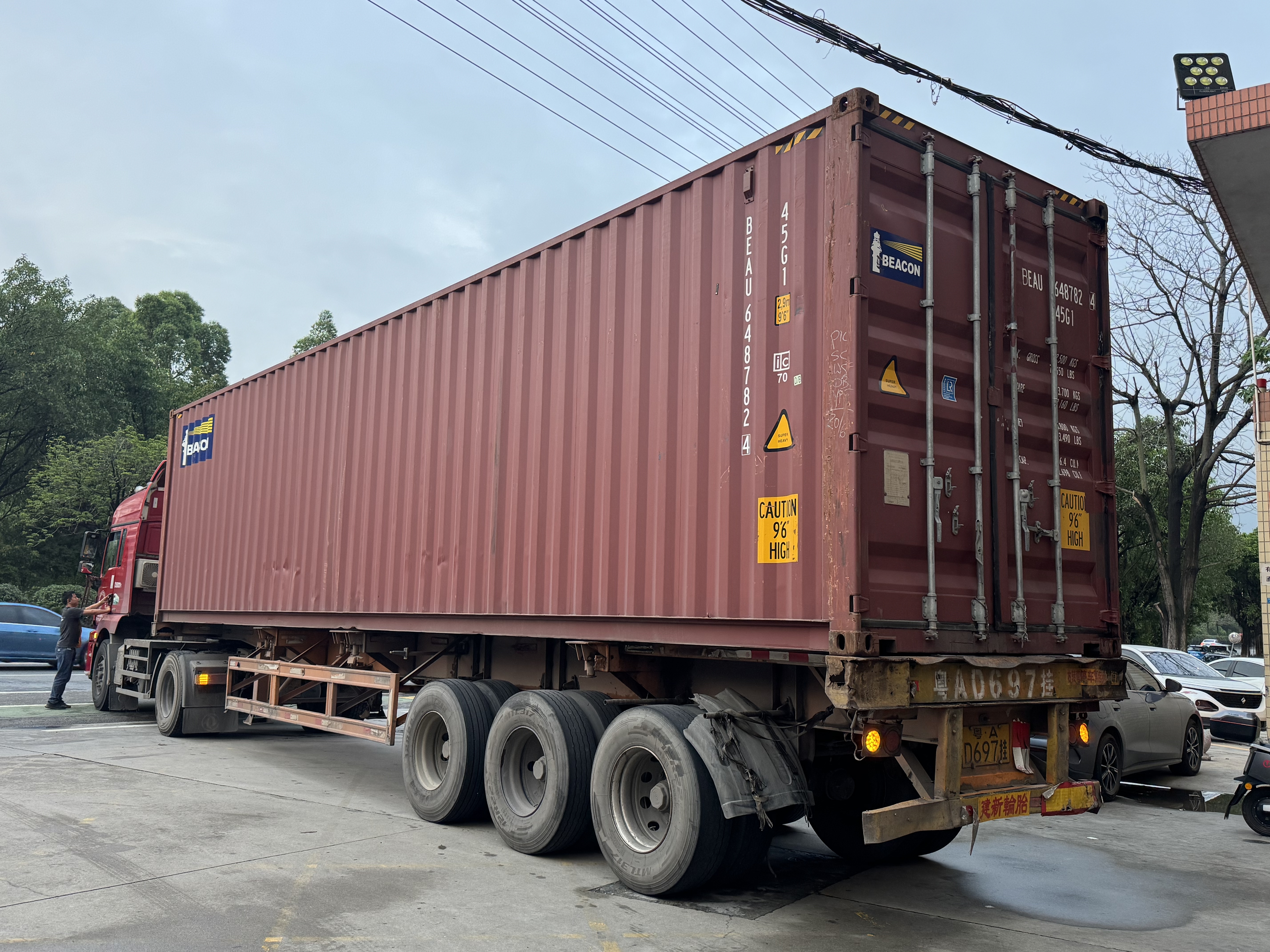 Hinge container